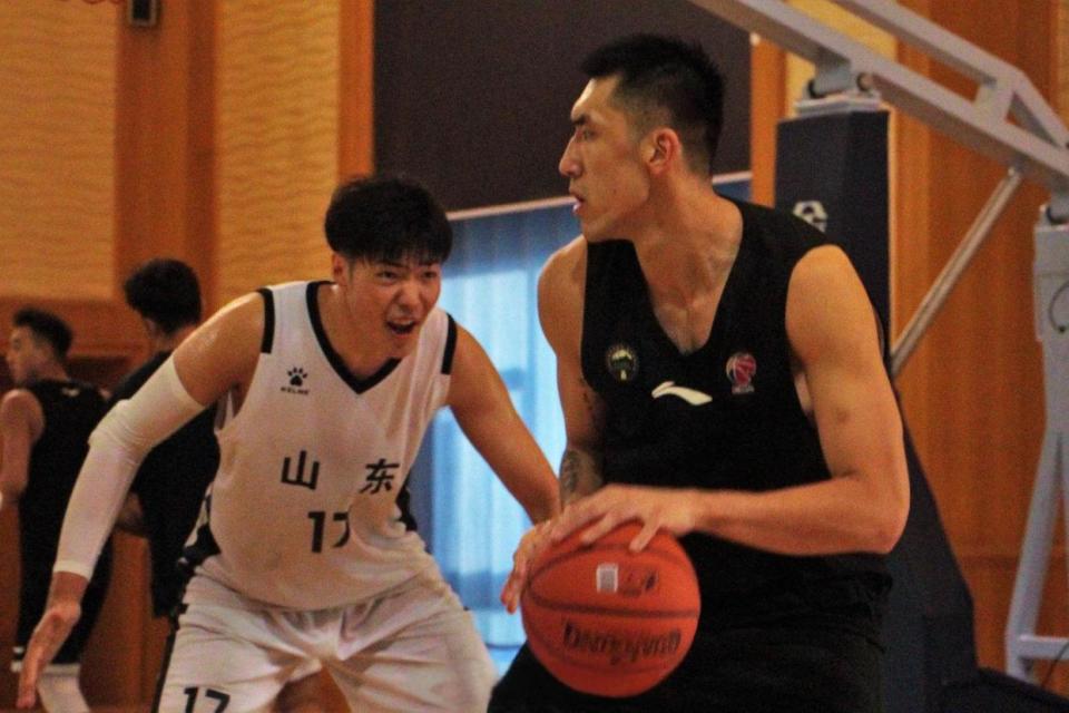 的后卫, 东男篮培养, 男篮正在试
